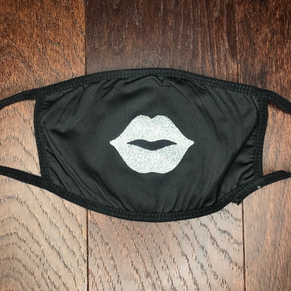 Custom Mask “LIPS” - Picture 5 of 9